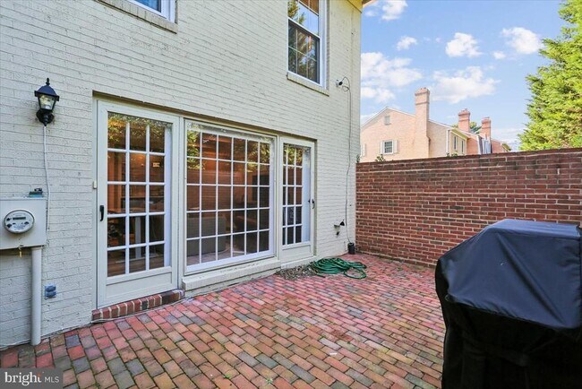 Building Photo - 10931 Wickshire Way