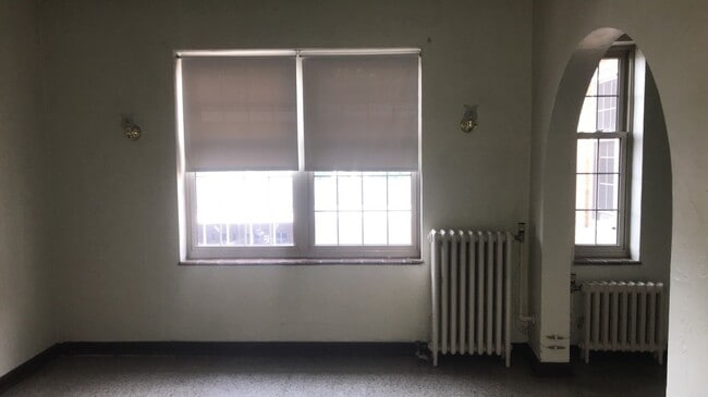 Primary Photo - 425 S Monroe Ave