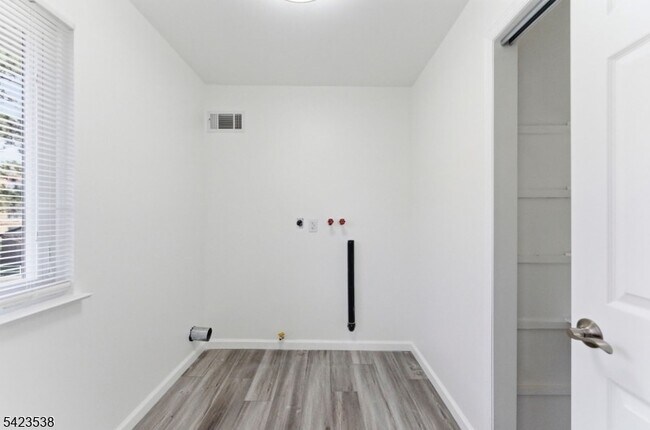 Building Photo - 23 Renaissance Dr