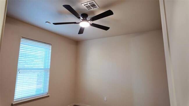 Building Photo - 3209 Grant Rd