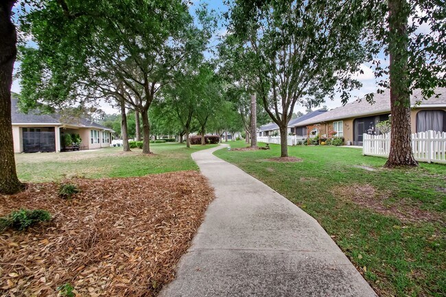 Building Photo - 3/2 fenced in yard, landscaping included !