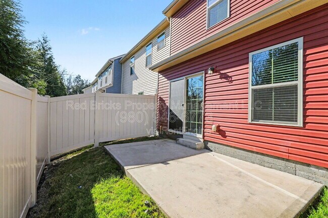 Building Photo - 11007 Discovery Dr NW