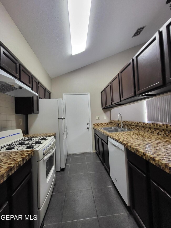 Building Photo - 1802 Frank Sinatra Pl