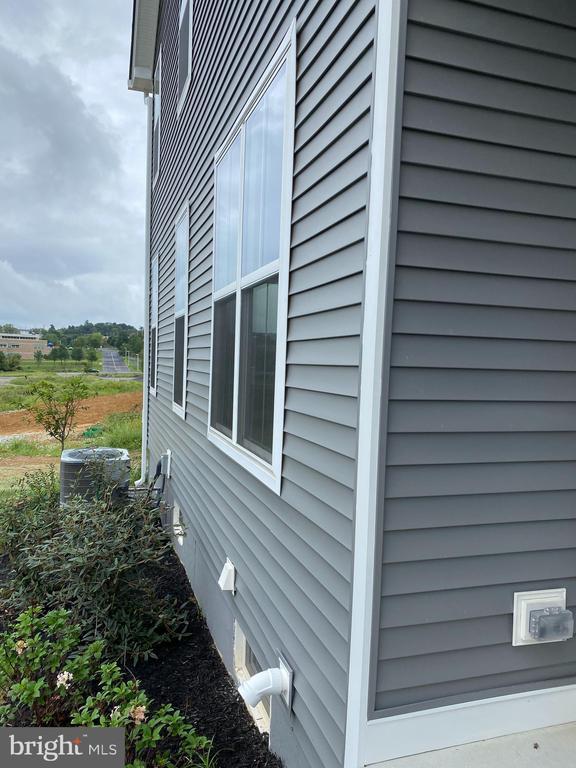 Building Photo - 110 Ginkgo Ln