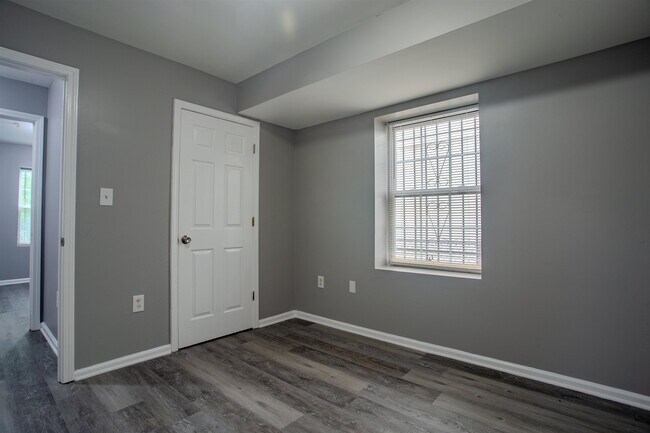 Building Photo - 280 Jelliff Ave