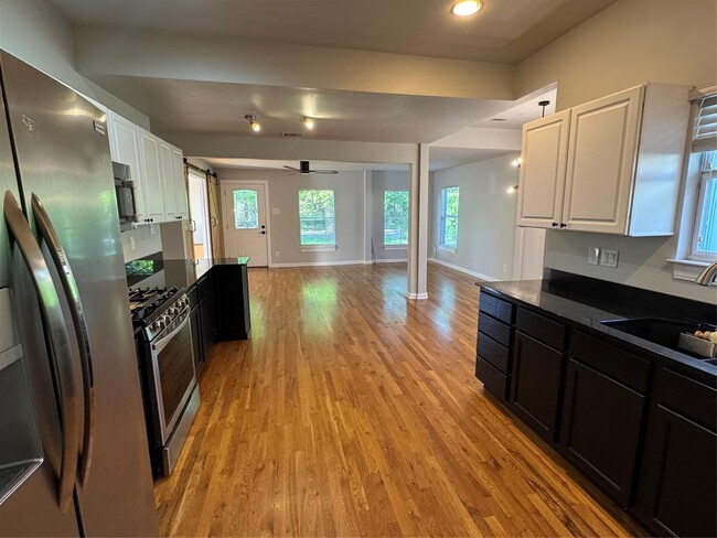 Building Photo - 1710 Riverview St