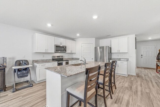 Building Photo - 25 Riverwalk Xing