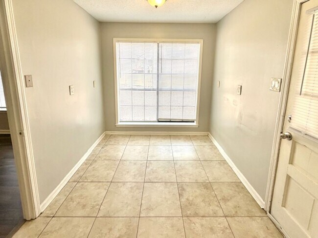 Building Photo - TramwayPl2156