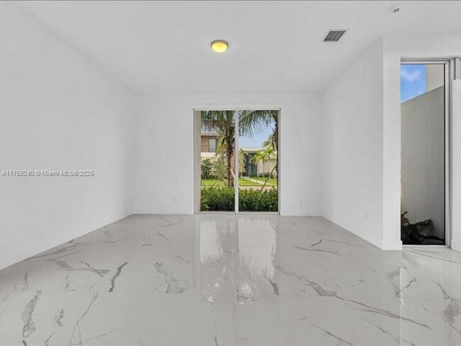 Building Photo - 16644 Botaniko Dr S