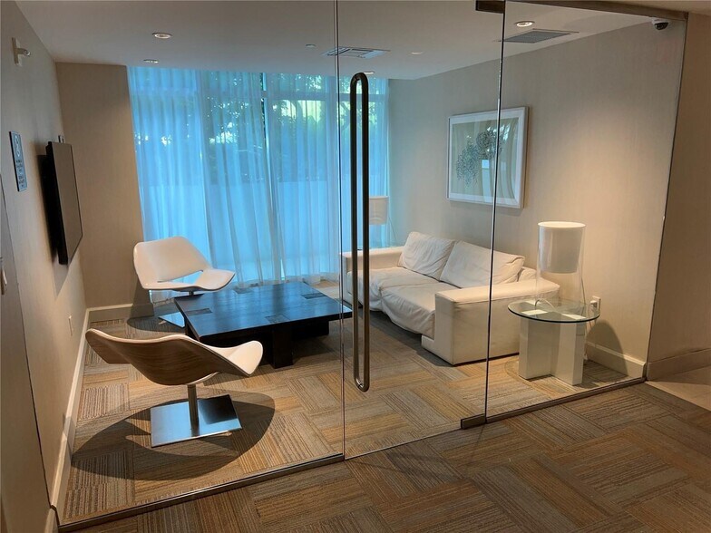 Building Photo - 951 Brickell Ave