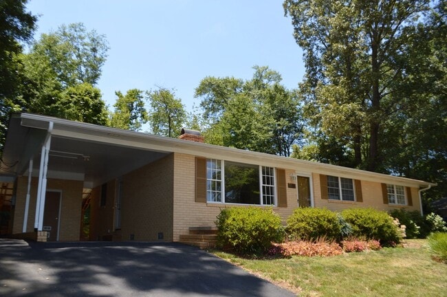 Building Photo - 3 Bedroom, 2 Bathroom Home Near Clemson University