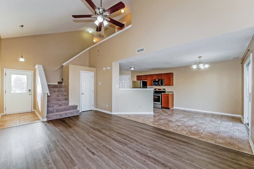 Building Photo - 1107 Crescent Dr