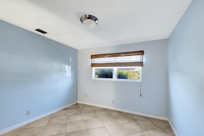 Building Photo - 1753 W Terrace Dr