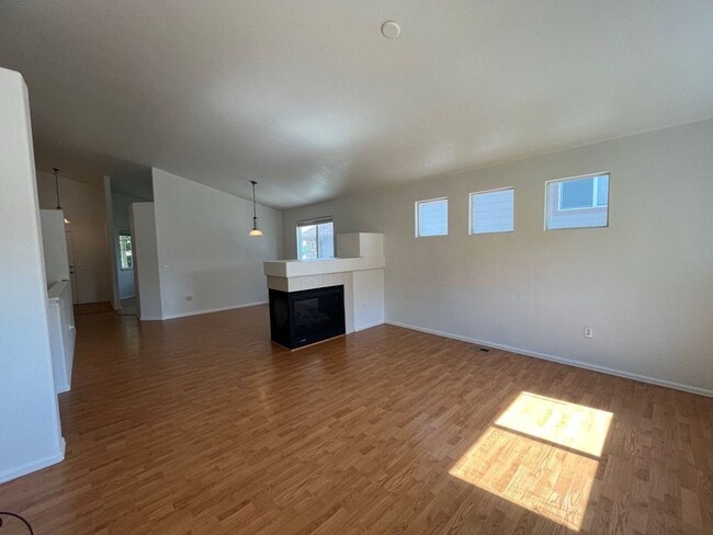 Building Photo - Wonderful Home in Evans