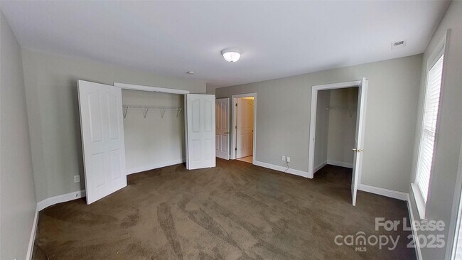 Building Photo - 3209 Blackburn Dr