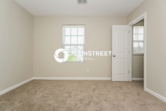 Building Photo - 3 Bedroom Pet-Friendly Home in Hampton, GA with Main Street Renewal