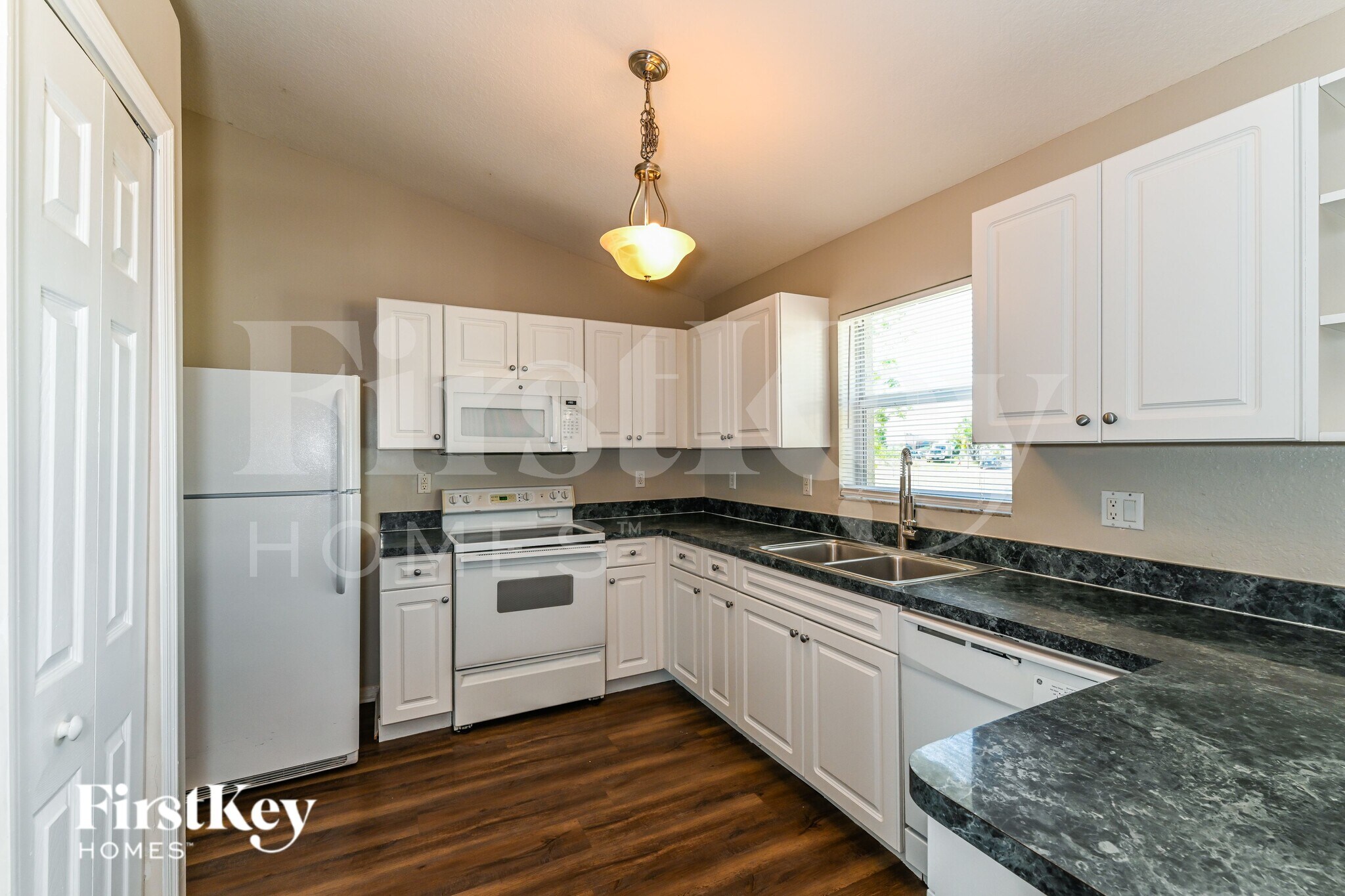 Building Photo - 904 NW 8th Pl