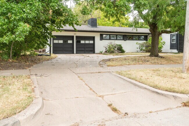 Building Photo - 1716 N Harvard Ave