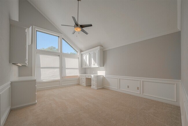 Building Photo - 15714 Sylvan Lake Dr