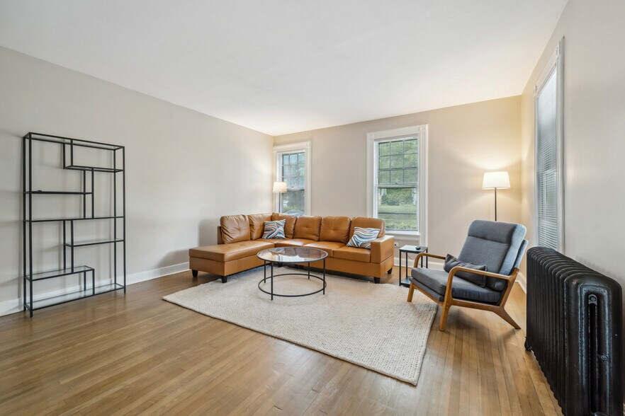 Building Photo - 95 Leroy St