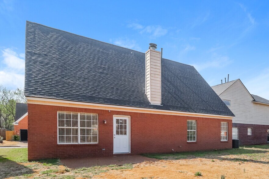 Building Photo - 7806 Wolf Hollow Dr