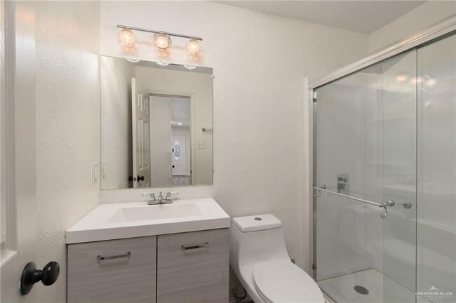 Building Photo - 10 Gastel Dr
