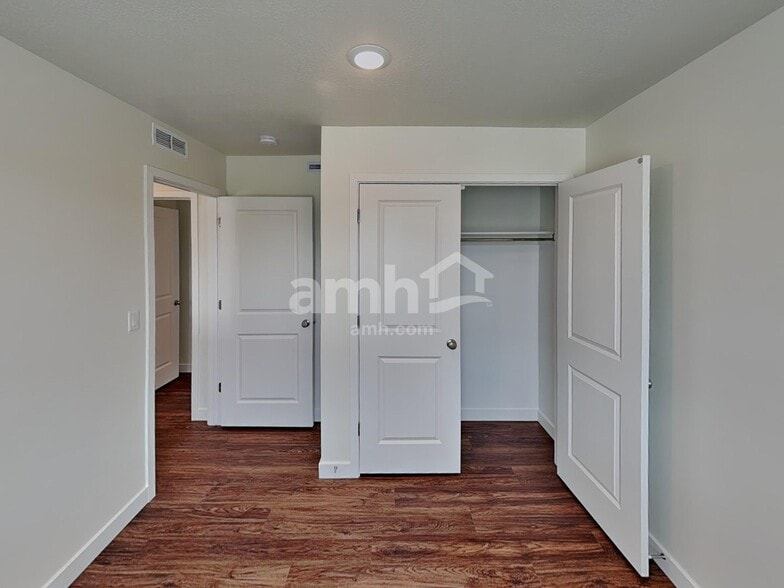 Building Photo - 1272 W Mahogany St