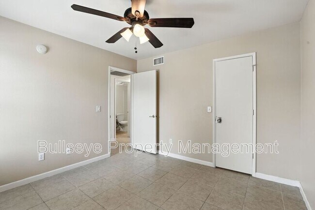 Building Photo - 2701 E Beck Ln