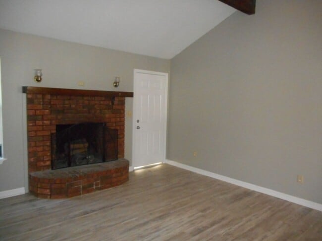 Building Photo - Charming 3 Bedroom 2 Bath  In Hephzibah