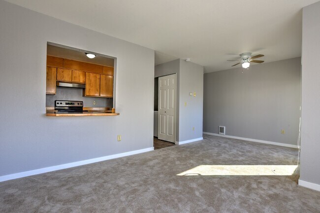Building Photo - Ballinger Way Condo
