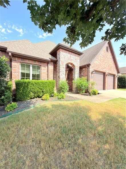 Building Photo - 4201 SW Layton Rd