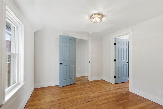 Building Photo - 305 W Broadway