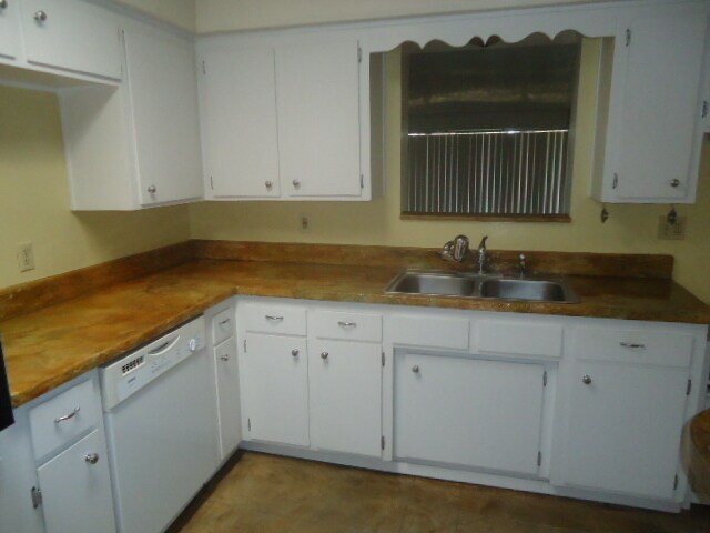 Building Photo - 1301 Cushman Dr