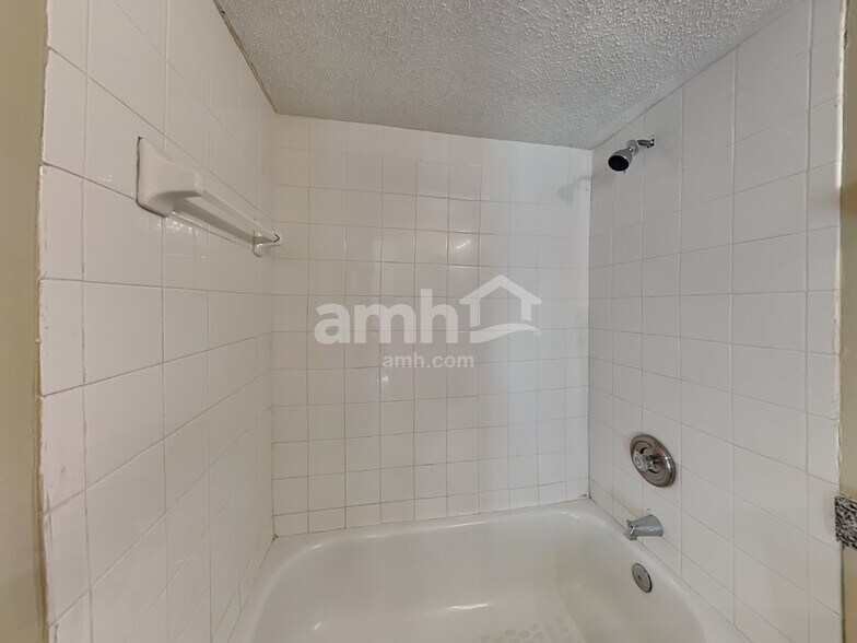 Building Photo - 13631 Capistrano Dr S