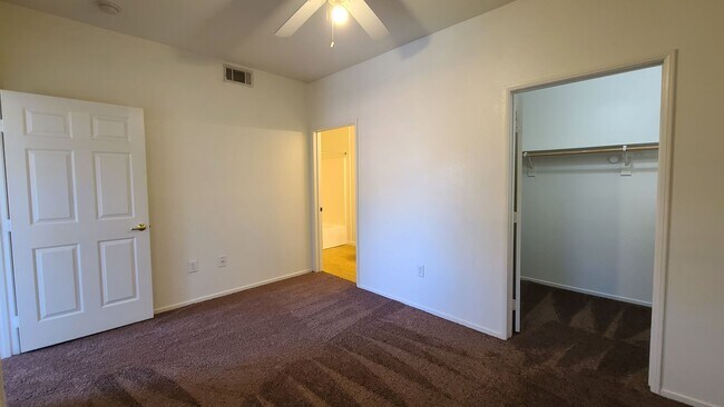 Building Photo - 2 Bedroom Condo located in Southwest Las Vegas
