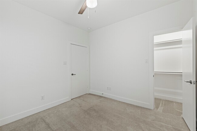 Building Photo - 847 Rachel St