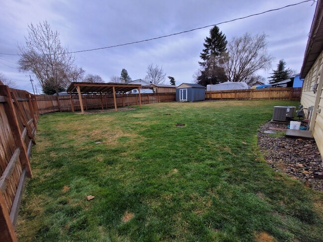 Building Photo - Fully Remodeled 2-Bedroom, 1.5-Bathroom Re...