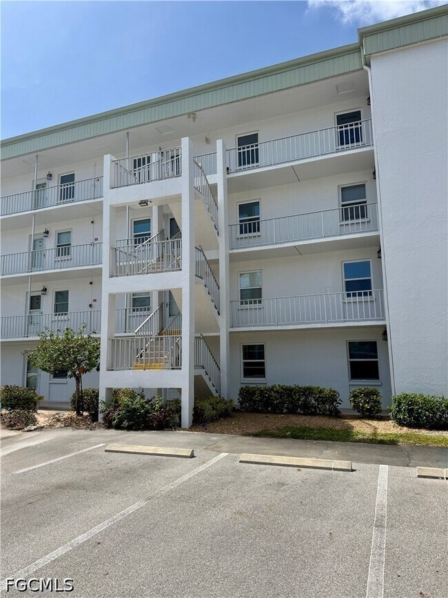 Building Photo - 1580 Pine Valley Dr