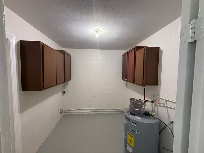 Building Photo - 722 Mercado Ave