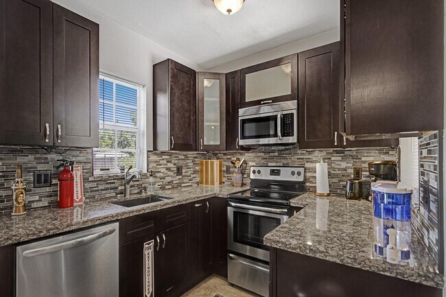 Building Photo - 1417 N Andrews Ave