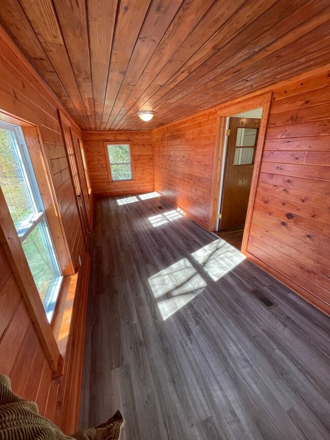 Building Photo - Newly remodeled 3 BDR / 1 BA - Huge Yard