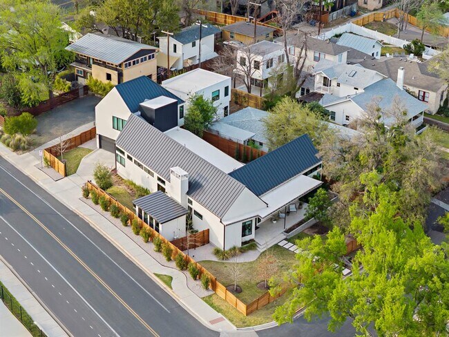 Building Photo - 2116 Kenwood Ave