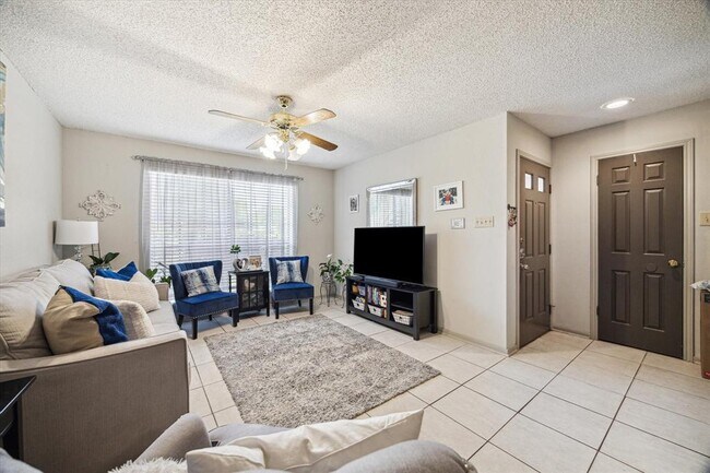 Building Photo - 1311 Antoine Dr