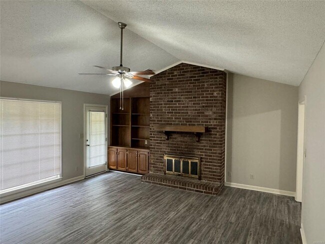 Building Photo - 2233 W Aberdeen Dr