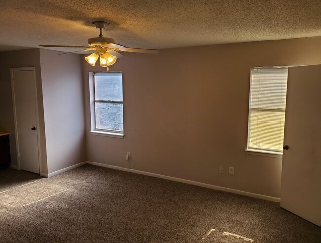 Building Photo - 9201 Carousel Ln