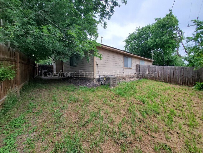 Building Photo - 5715 Lochmoor