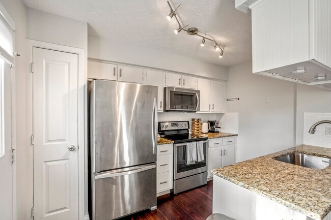 Building Photo - 677 Slate Hollow Ct