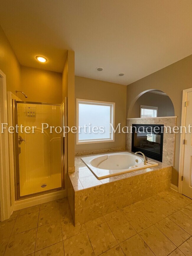 Building Photo - Gorgeous Northside Home