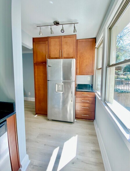 Building Photo - 1367 K St SE