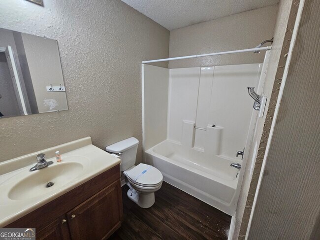 Building Photo - 107 Lively Oaks Dr